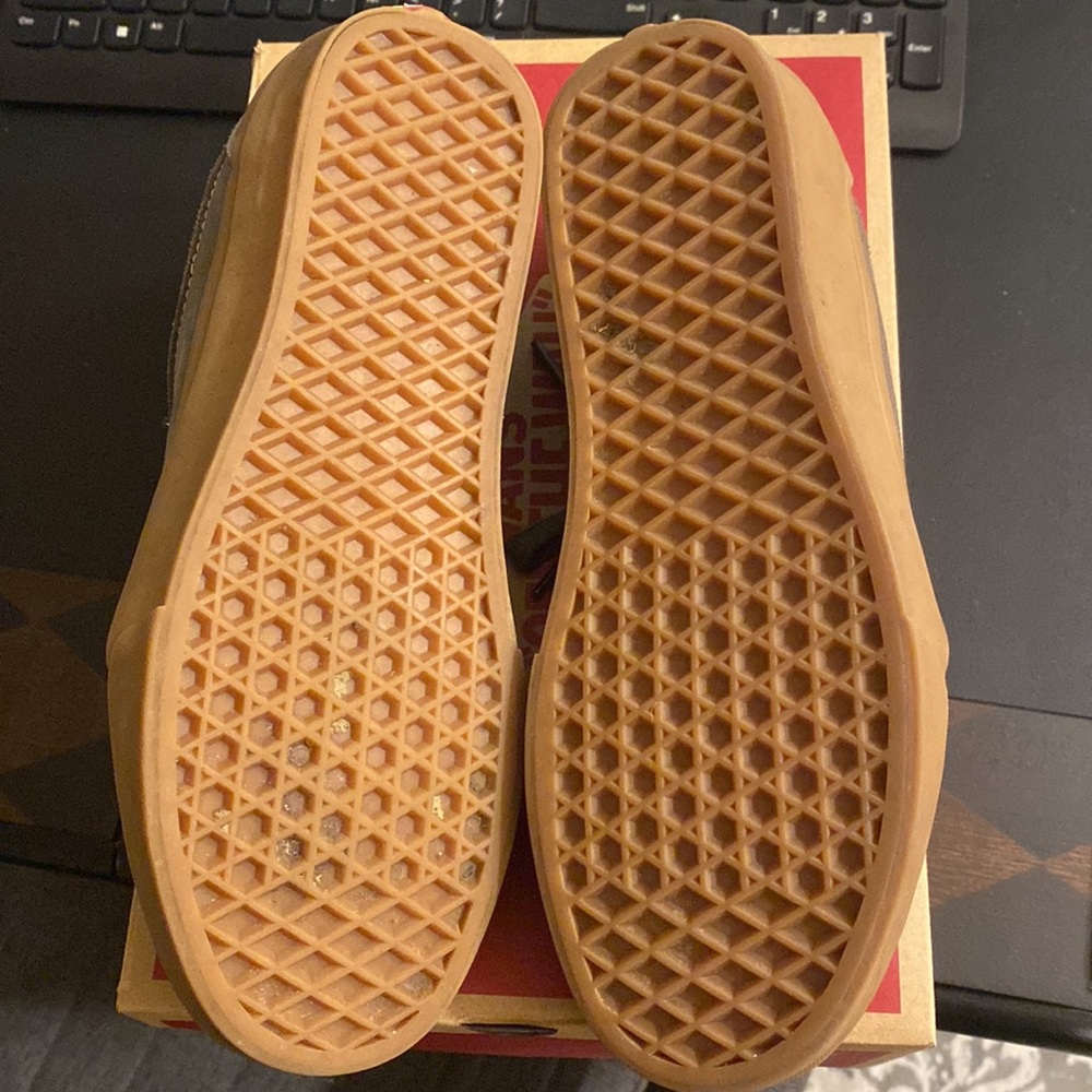 ✨DONATED✨ Vans Chukka Low Shoes - Picture 3 of 9